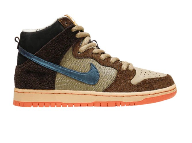 Multicolored sneaker with a blue swoosh logo on a white background. Nike shoes Jordans dunks 